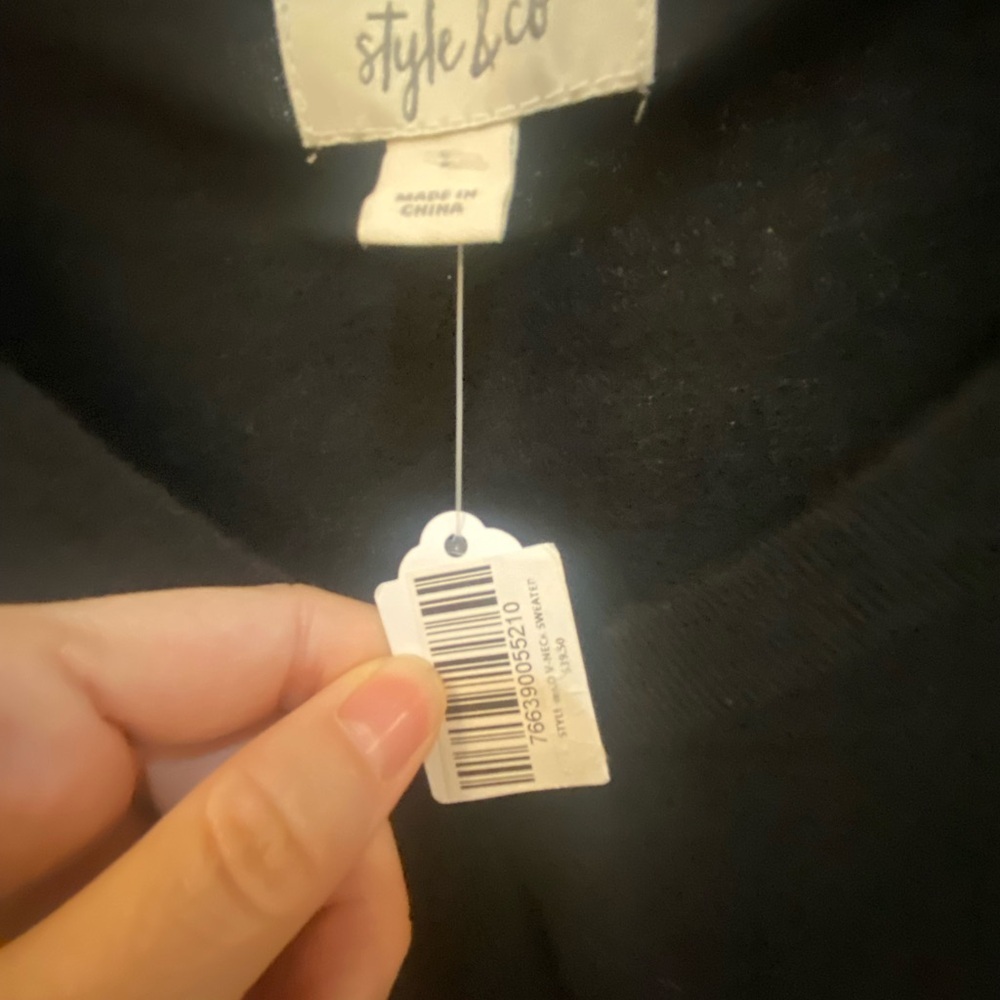 Brand new with tags! Style & Co. Black Long Sleeve V-Neck Top - Picture 3 of 5